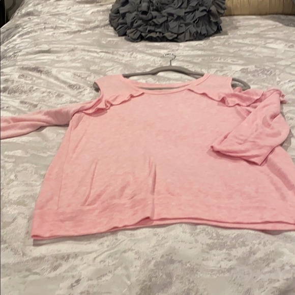 bobeau Tops - Light weight cold shoulder sweater/sweatshirt